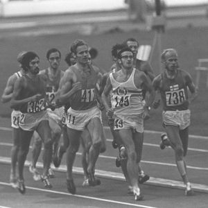 Yleisurheilun EM-kisat 1971 Olympiastadionilla. 5000 metrin juoksu, juoksijajoukon kärjessä Juha Väätäinen (numero 738), joka voitti kilpailun. 