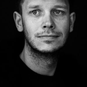 Peter Sunde Kolmisoppi har varit jagad av interpol och berättar bland annat om det den 8.8 Nätaktivisten Peter Sunde