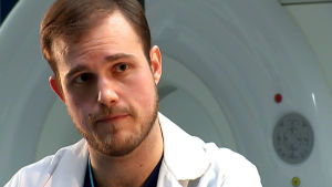 Kliiniseen radiologiaan erikoistuva lääkäri Mikko Taina.