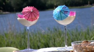 Rosenlassi svalkar i sommarvärmen.