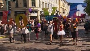 Helsinki Pride -kulkue (2011).