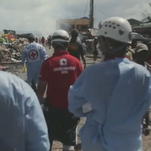 Punainen risti auttoi taifuunin uhreja Filippiineillä.