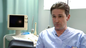 IVF-biologi Harri Mankonen, Fertiliteettilaboratorio, TYKS Harri Mankonen haastattelukuvassa.
