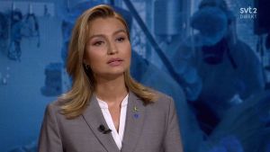 Kristdemokraternas Ebba Busch gick hårt åt regeringens coronahantering. Ebba Busch i tv-programmet Agendas studio.