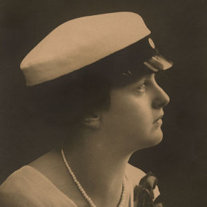 Katarina Ilves ylioppilaana 1920