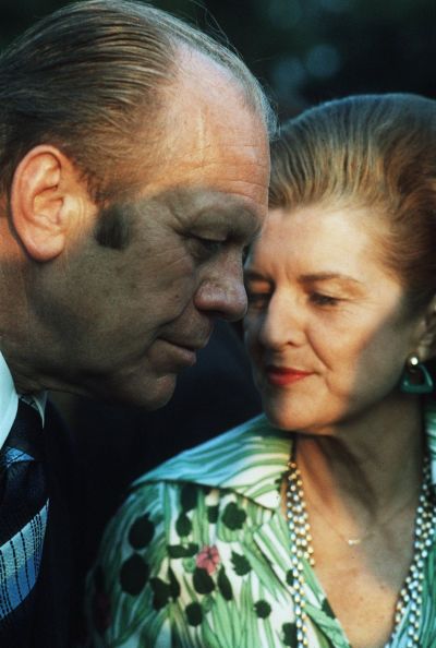 Puutarhajuhla Kalastajatorpalla Etyk-kokouksen yhteydessä 1975. Yhdysvaltojen presidentti Gerald Ford ja rouva Betty Ford.