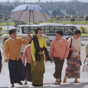 Miten Myanmar on siirtynyt sotilasdiktatuurista siviilihallintoon?