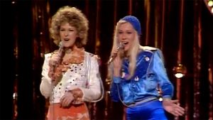 Abba voitti vuoden 1974 Euroviisut kappaleella Waterloo. ABBA framför sin vinnarlåt Waterloo i Eurovision Song Contest 1974