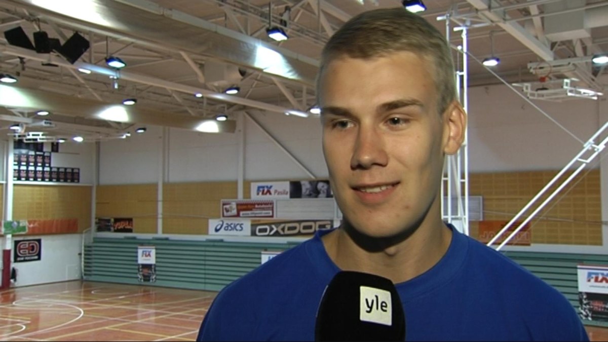 Carl Lindbom fortsätter i Seagulls Sport svenska.yle.fi