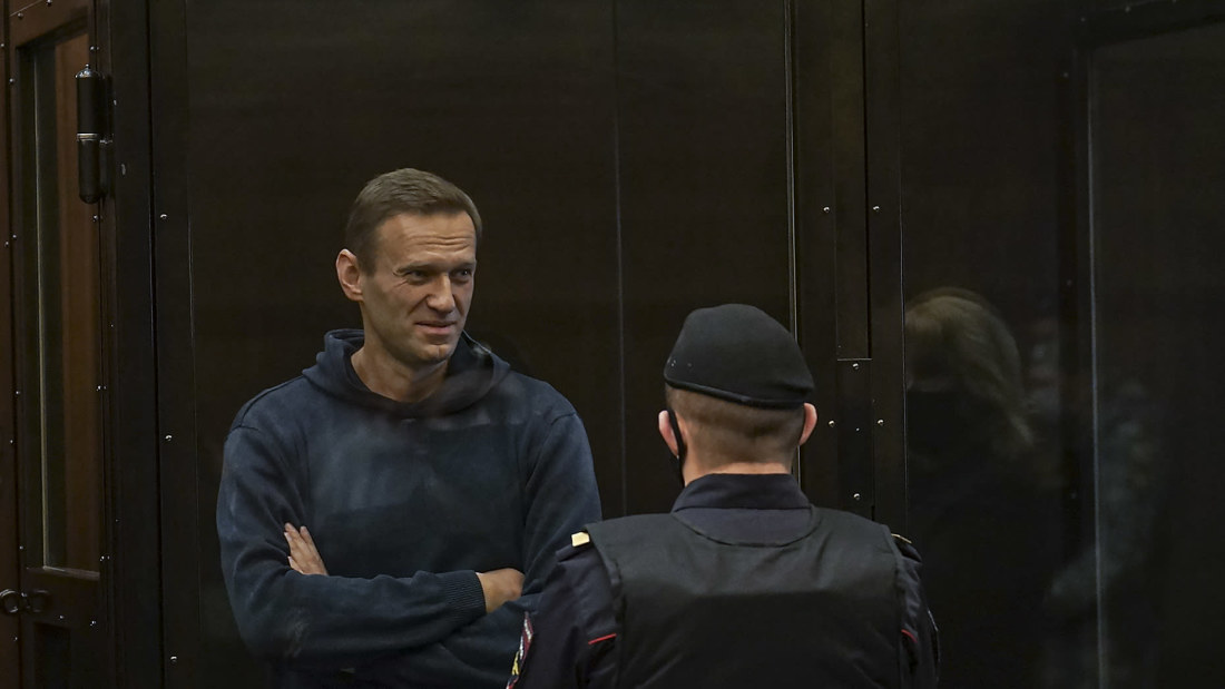 Den ryska oppositionsledaren Aleksej Navalnyj dömdes till ...