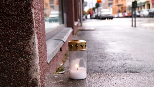 äldre kvinna yngre man svensk mjuk äldre kvinna yngre man svensk mjuk