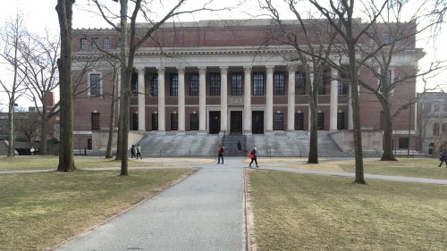 Vasafamilj kommer hem från Harvard till två veckor i karantän 