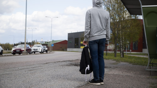 Minst 4 000 elever stannar hemma i månader - forskare vill ha 