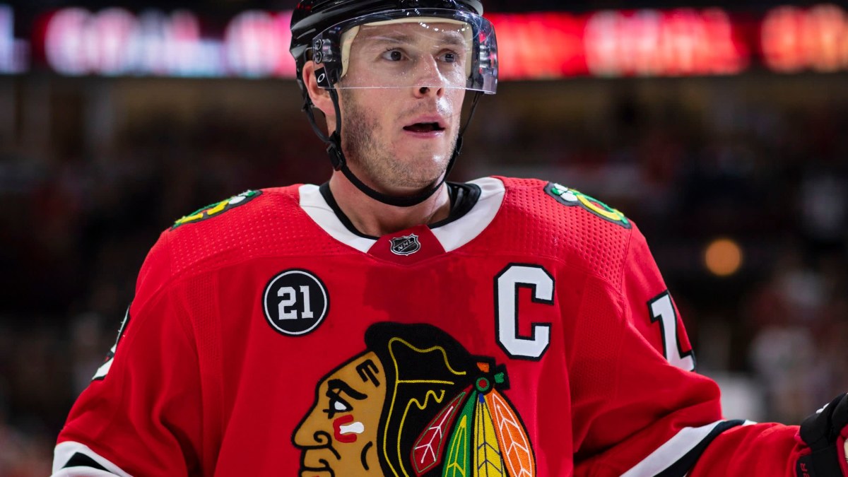 NHL-klubben Chicago Blackhawks behåller det ifrågasatta namnet och emblemet