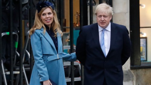 boris johnson har blivit pappa han och fastmon carrie symonds har fatt en son utrikes svenska yle fi