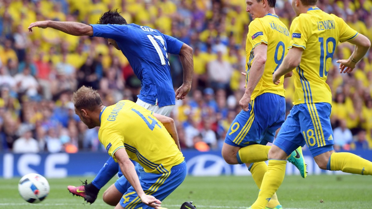 Italien till åttondelsfinal - Sverige måste vinna mot ...