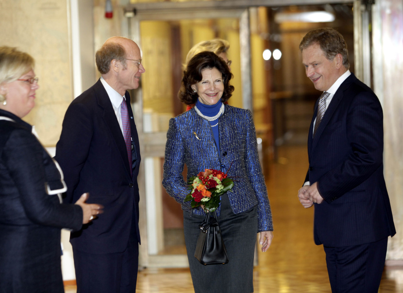 Drottning Silvia varnar för utnyttjande av barn på nätet | Inrikes | svenska.yle.fi