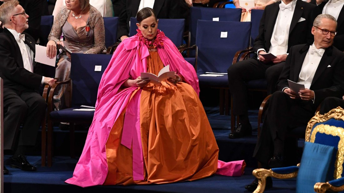 Sara Danius dominerade Nobelfesten - med sin magnifika klänning som liknades vid en vulkan ...
