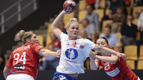 Ett Coronafall Skickar Hem Hela Landslaget Fran Handbolls Em Kaotiskt Fem Veckor Fore Premiaren Och Norge Overvager Att Hoppa Av Strangaste Regelverket I Europa Sport Svenska Yle Fi