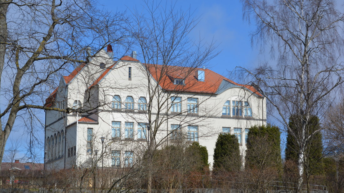 Gymnasierna i Jakobstad ogillar kort höstlov Österbotten svenska.yle.fi