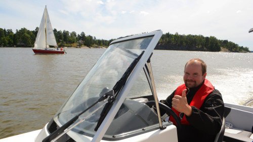 köra motorbåt i vågor köra motorbåt i vågor