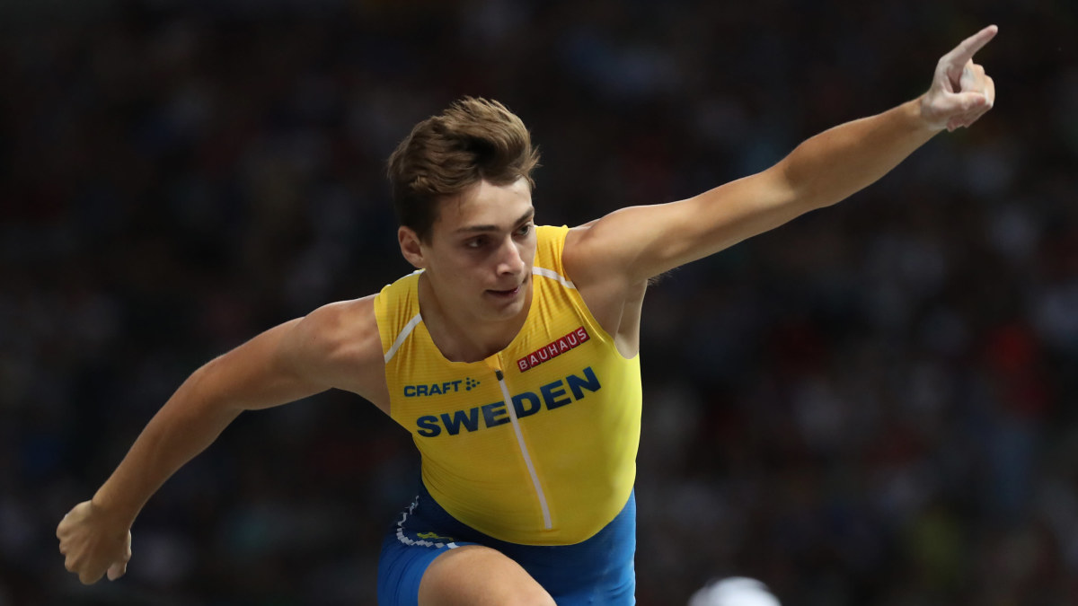 Tva Flugor I En Small Duplantis Guldhopp Tolkas Aven Som
