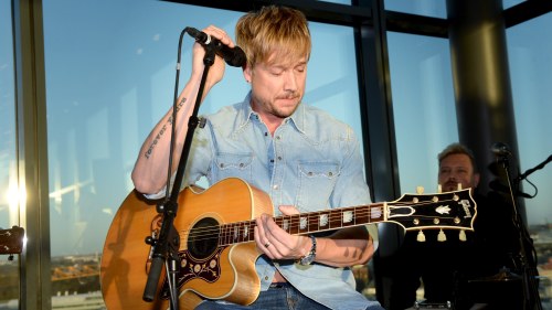 Sangaren Samu Haber Fran Sunrise Avenue Atalad For Narkotikabrott Medger Att Han Anvant En Liten Mangd Droger Men Nekar Till Brott Och Koppling Till Omfattande Drogharva Inrikes Svenska Yle Fi