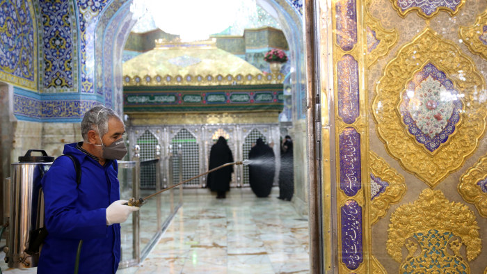 Helgedomen Masumeh i Qom, Iran desinfekteras 25.2.2020
