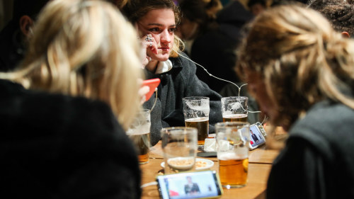 Frankrike stänger ner samhället u2013 men skolorna hålls öppna 