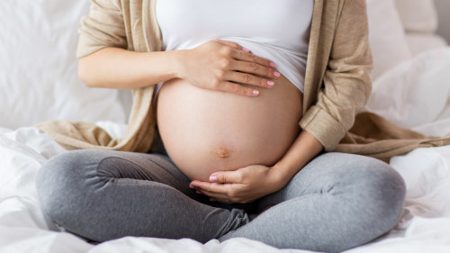 Är du gravid med ditt första barn? Svenska Yle söker deltagare 