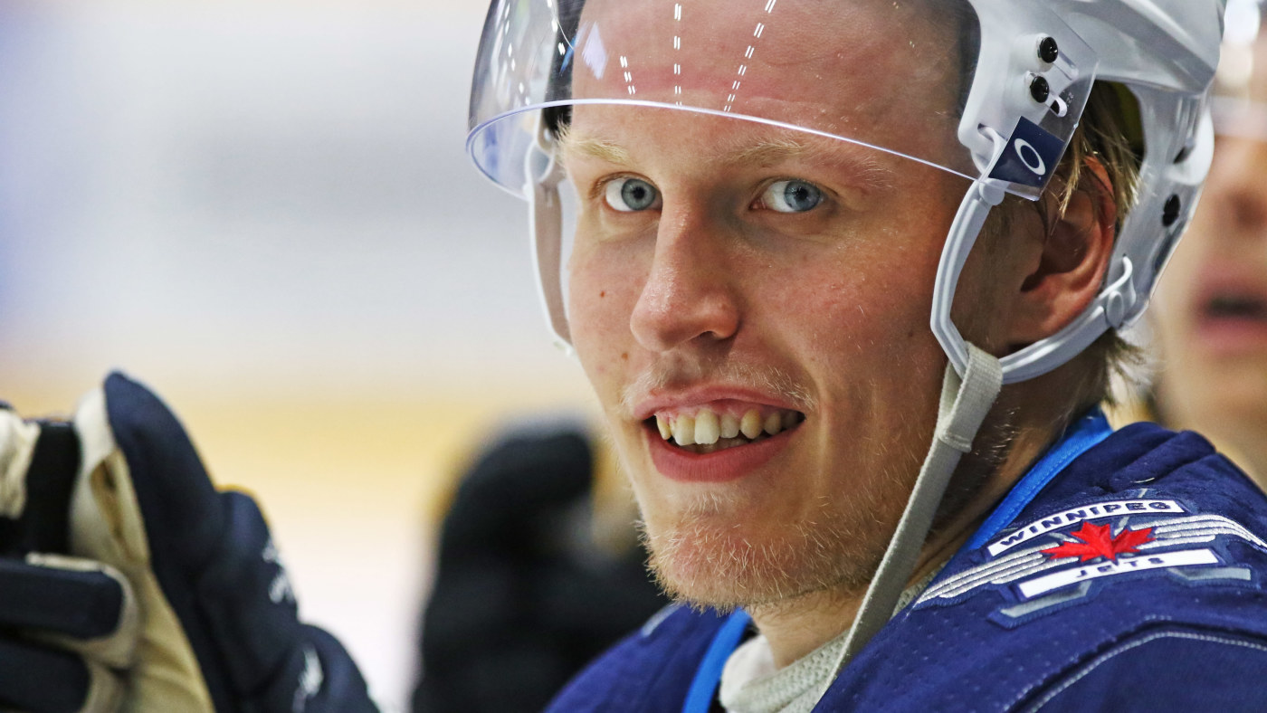 Patrik Laine fick ett varmt välkomnande av den hårda ...