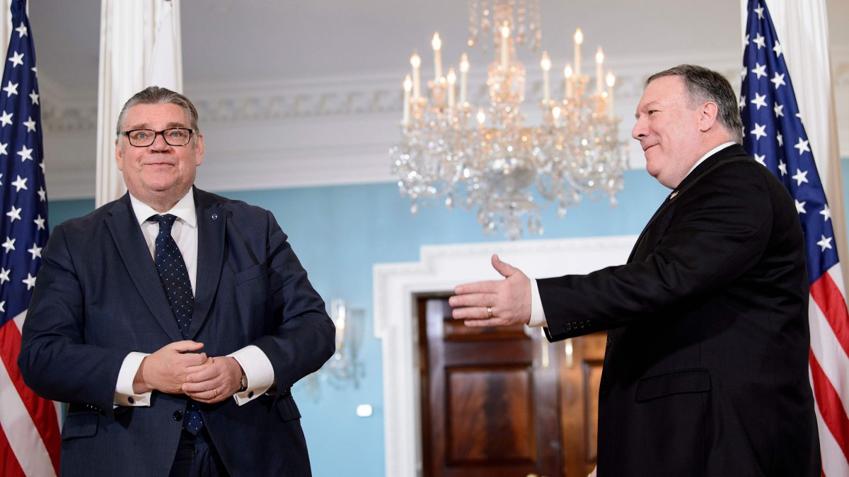 Utrikesminister Timo Soini och USA:s utrikesminister Mike Pompeo efter ett möte i USA 16.11.2018.