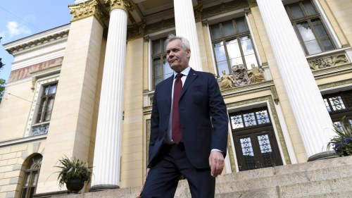 Nytt Besked Fran Standerhuset Regeringen Ska Besta Av 19 Ministrar Sfp Far Tva Poster Inrikes Svenska Yle Fi