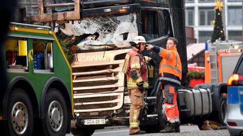 Polisen utreder för högtryck i Berlin: Misstänkt terrorattack, 12 