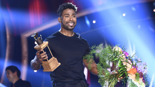 John Lundvik Ar Femte Mannen I Rad Som Sverige Skickar Till Eurovisionen Melloexpert Killarna Far Haftigare Scenshower An Tjejerna Kultur Och Noje Svenska Yle Fi