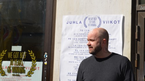 Tva man tvingade krogare att ta ut pengar Tva man tvingade krogare att ta ut pengar