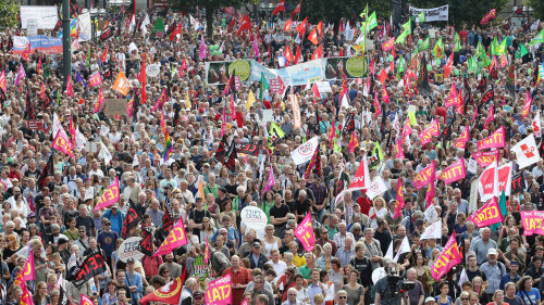 Tiotusentals protesterade i Tyskland mot frihandelsavtal | Utrikes |  svenska.yle.fi