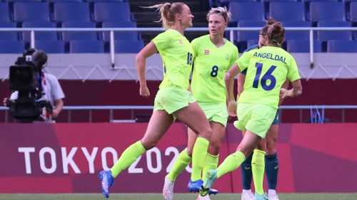 Svenska Fotbollsdamerna Lyser Starkast Av Alla I Os Hedvig Lindahl Straffhjalte I Gnistrande Malfyrverkeri Den Var Inte Bra Om Jag Ska Vara Arlig Sport Svenska Yle Fi