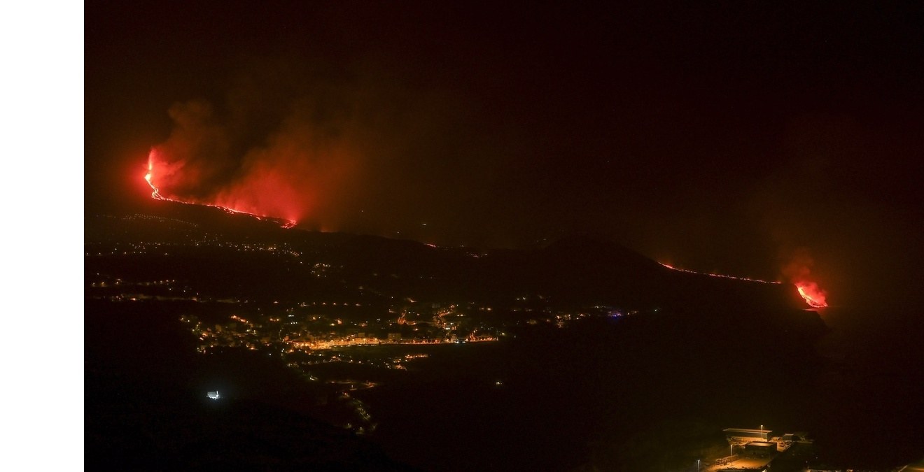 Morgonkollen: Myndigheterna på La Palma varnar för explosionsrisk då lava rinner ut i havet – och fyra andra nyheter för onsdagsmorgonen - Vimarsana News