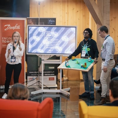 Nuorten hackathon-tapahtuma Wasa innovation centerissä vuonna 2019