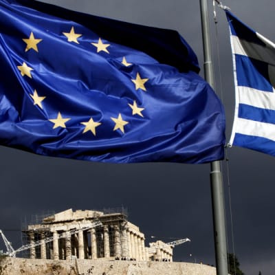EU och den grekiska flaggan.