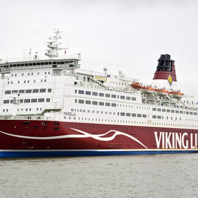 Viking Linen alus Mariella Helsingin edustalla 1. syyskuuta 2015