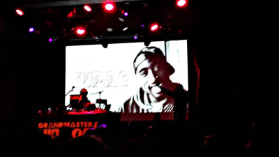Grandmaster Flash hyllar Tupac på Tavstia