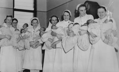 Tolv babyn födda i Brisbane 29 februari 1940.  