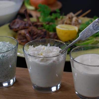 Hemgjord creme fraiche med tre smaksättningar