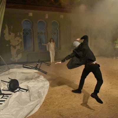 Foto från Teater Mars och Ozonteaterns uppsättning av Måsen.