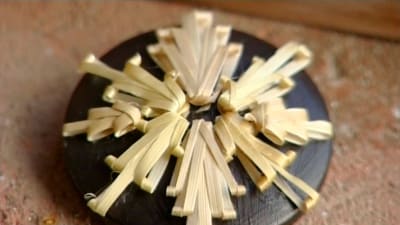 Brosch av halm