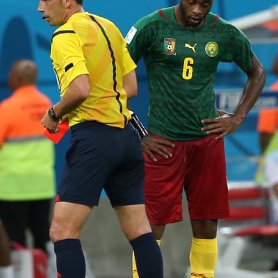 Alexandre Song blir utvisad mot Kroatien i VM 2014