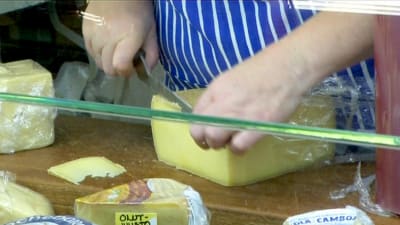 Ost kan vara väldigt naturlig och enkel i sammansättningen - eller en total fuskost. Bild: Cityportalen Ab/YLE