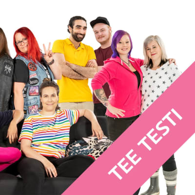 Sohvaperunoiden 10. kaudella mukana olevat Marja ja Eija, Jukka ja Raija, Santeri ja Katja, Omar ja Mika, Tanja ja Sannis sekä sohvalla istuvat Teemu ja Salli. Kuvaan lisätty teksti "Tee testi" ja "#sohvaperunat100".